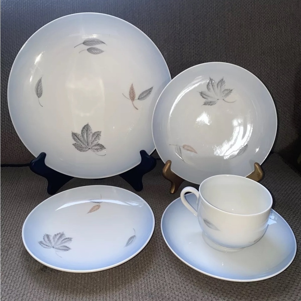 Bing & Grondahl Fine China-‎ FALLING LEAVES - 5pc Place Setting